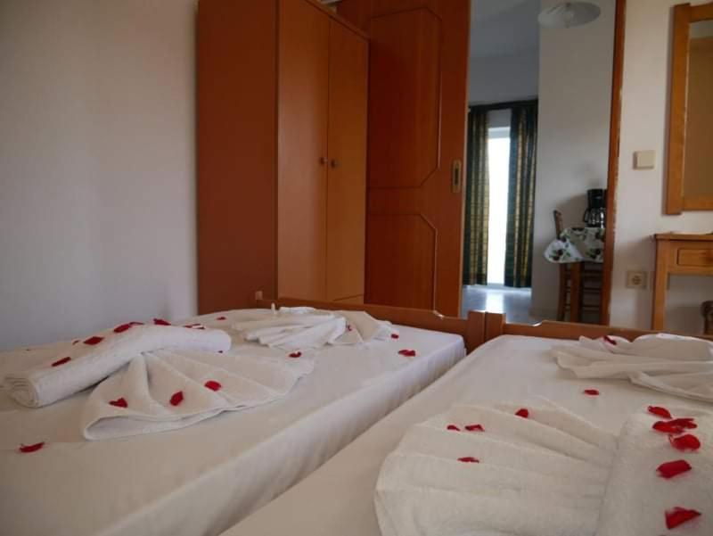 Michalis Litinas Apartments Agia Marina Exteriör bild
