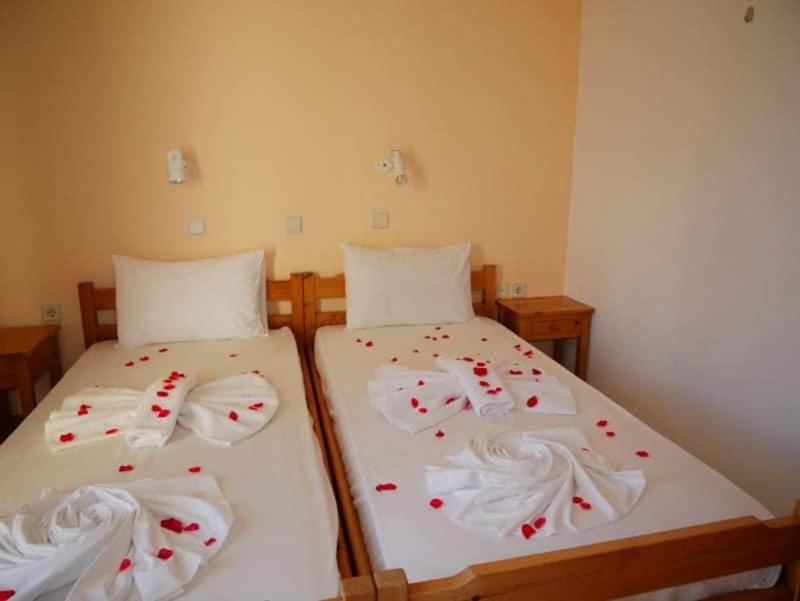 Michalis Litinas Apartments Agia Marina Exteriör bild