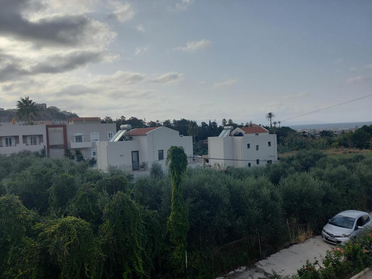 Michalis Litinas Apartments Agia Marina Exteriör bild