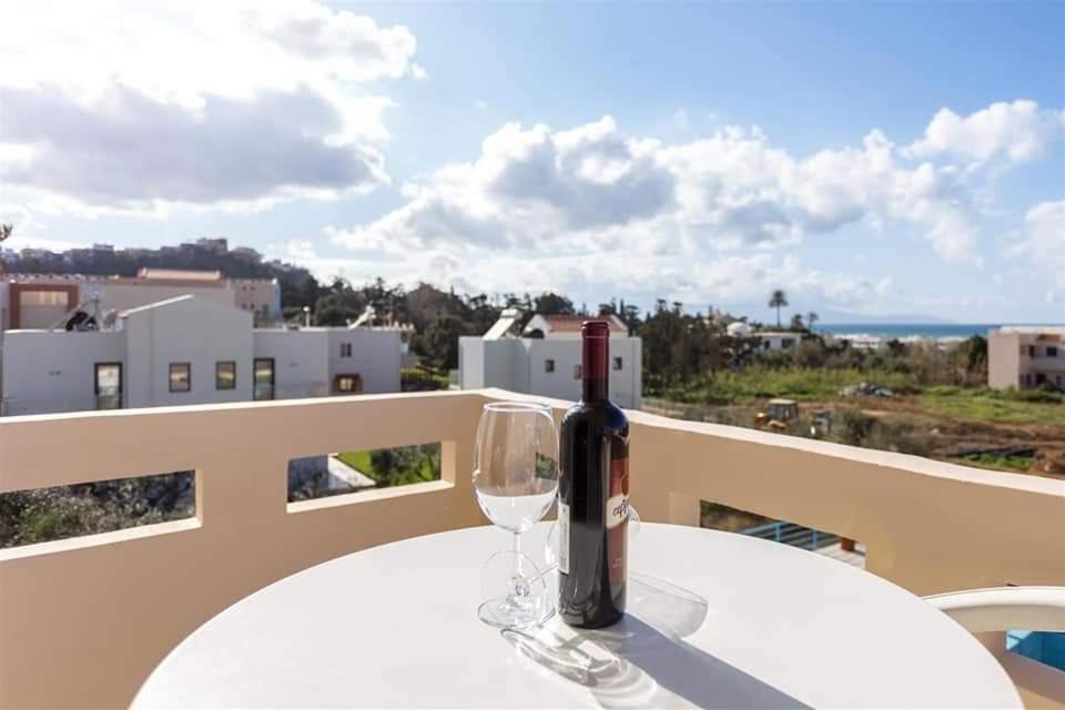Michalis Litinas Apartments Agia Marina Exteriör bild