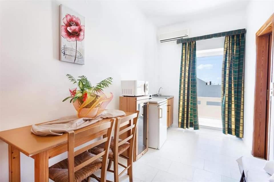 Michalis Litinas Apartments Agia Marina Exteriör bild