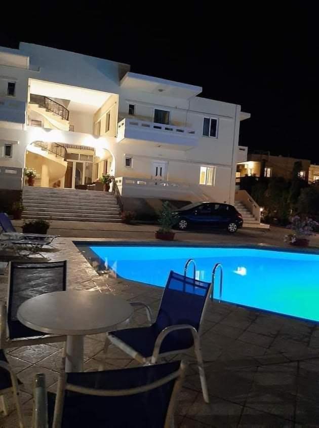 Michalis Litinas Apartments Agia Marina Exteriör bild