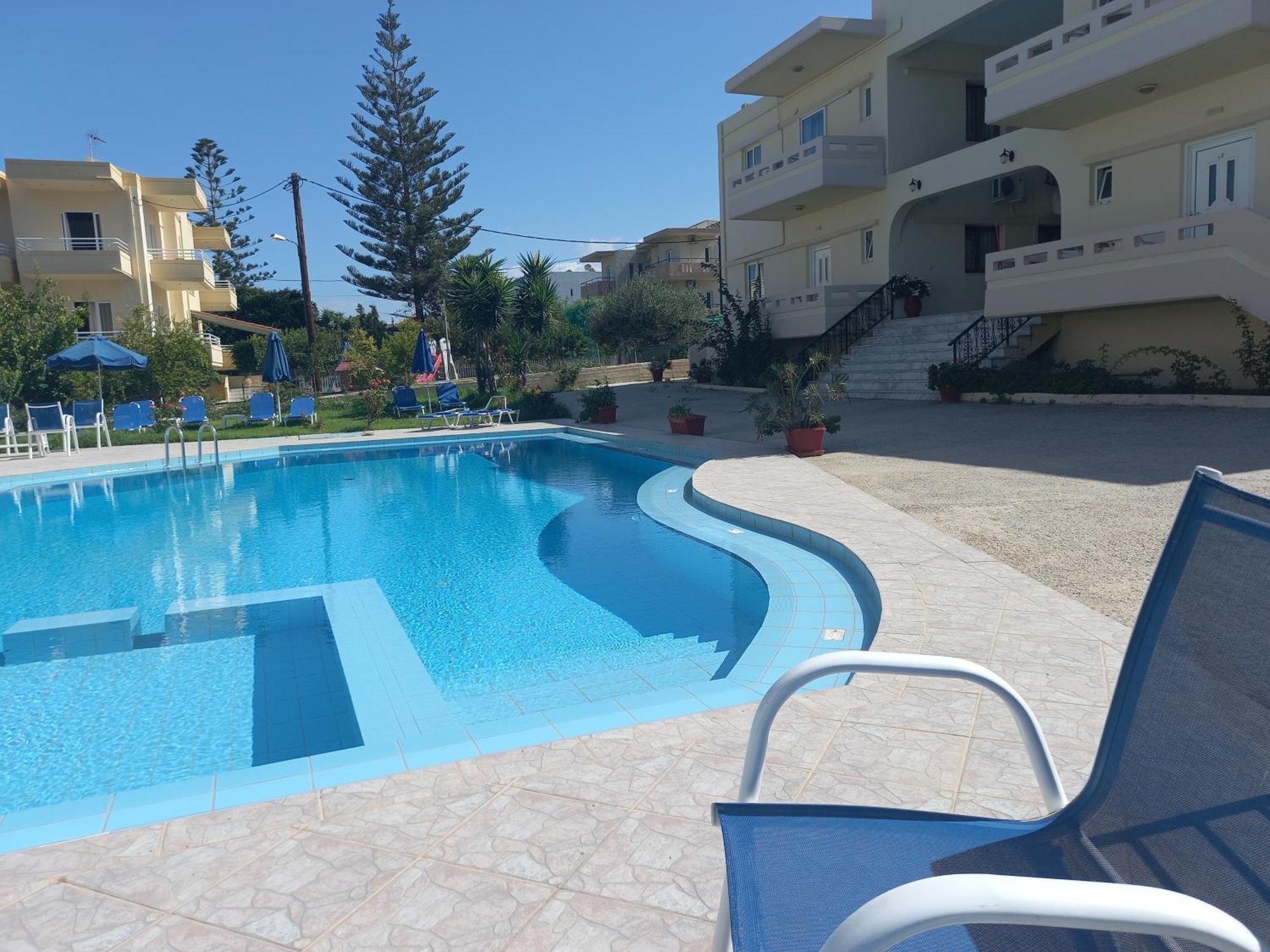 Michalis Litinas Apartments Agia Marina Exteriör bild